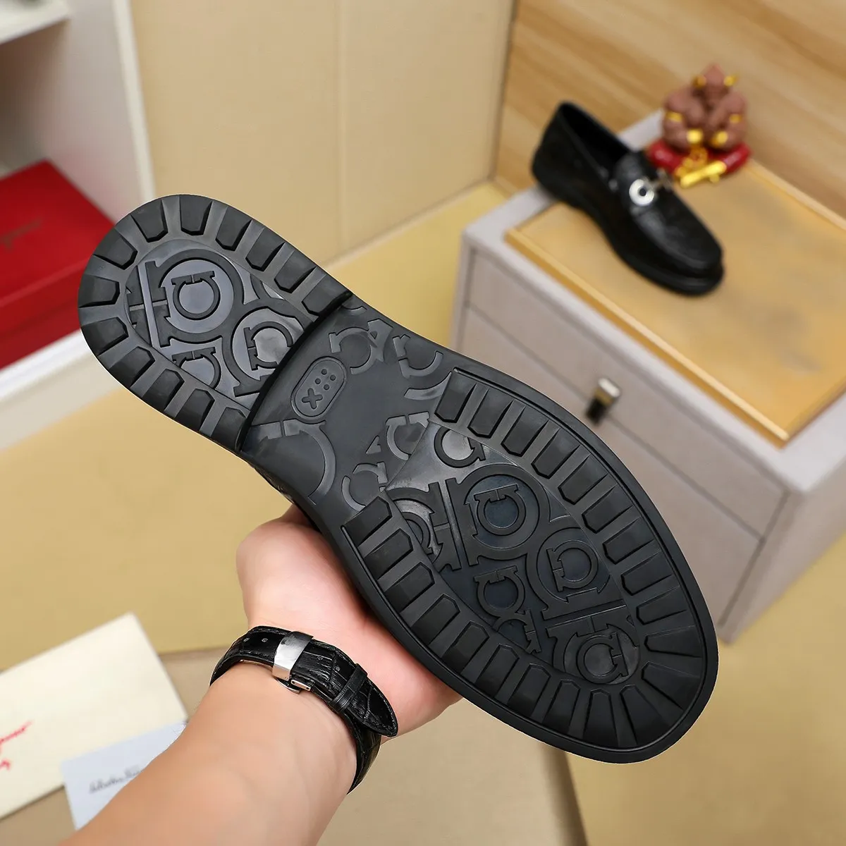 Men's shoes 260🕷🕷🐂【Ferragamo】Ferragamo Popular fashionable casual shoes🇨🇳Official website counter 1:1 production, original mold opening💯Good quality can be seen, imported high-end first-layer pebbled calfskin, water-dyed🐂leather lining🌿very clear texture, high-quality waterproof, non-slip and wear-resistant outsole🎋high quality and low price, truly handmade🍓, color optional! Code number 38-44 (45. To be customized)